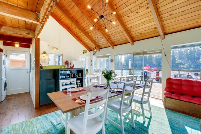 Building Photo - 50 E Treasure Island Dr