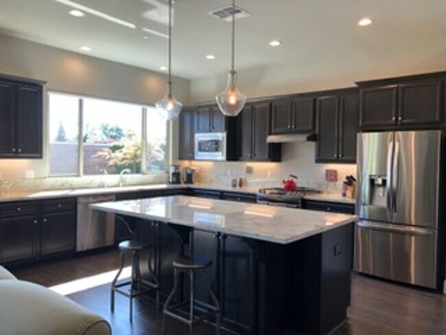 Building Photo - 8099 Traditions Ct