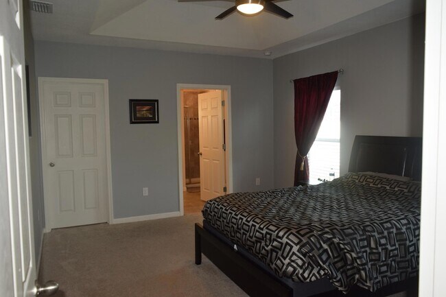 Building Photo - 4060 Dragonfly Dr