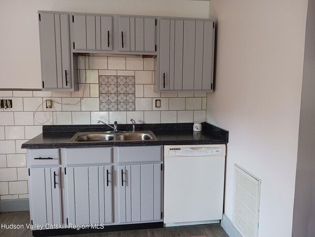 Building Photo - 540 Lakeview Terrace