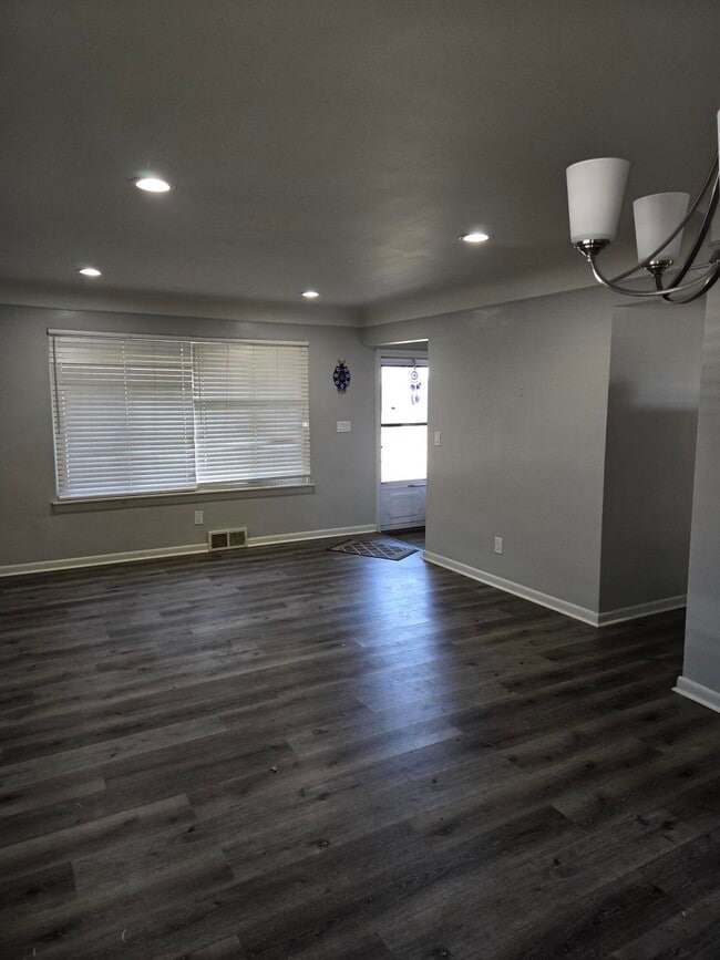 Building Photo - 27294 W Pleasant Ridge Dr