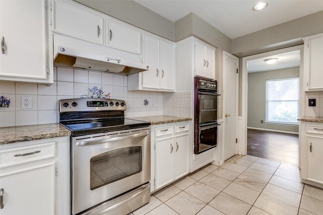 Building Photo - 7739 La Manga Dr