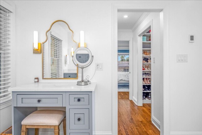Building Photo - Beautifully Renovated 4 Bedroom 2.5 Bathroom Colonial
