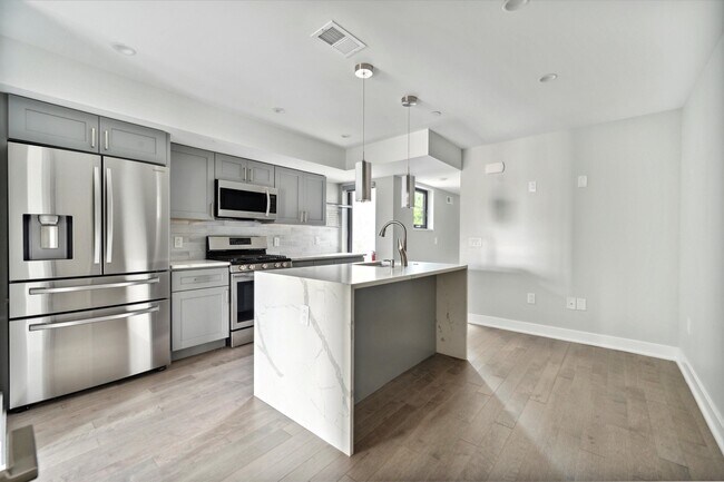 Building Photo - 3834 Baring St