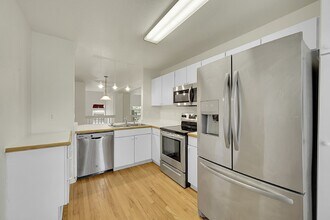 Building Photo - $2,300.00.- 2 Bedroom, 2 Bathroom, Single ...