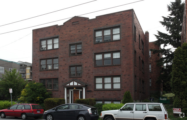 Building Photo - Devon Apartments