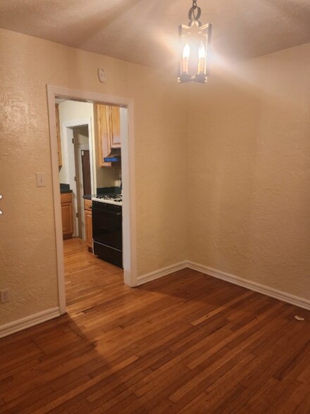 Building Photo - 6171 Kingsley Dr