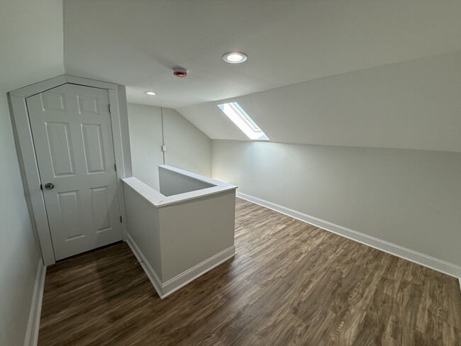 Building Photo - 129 Mott St