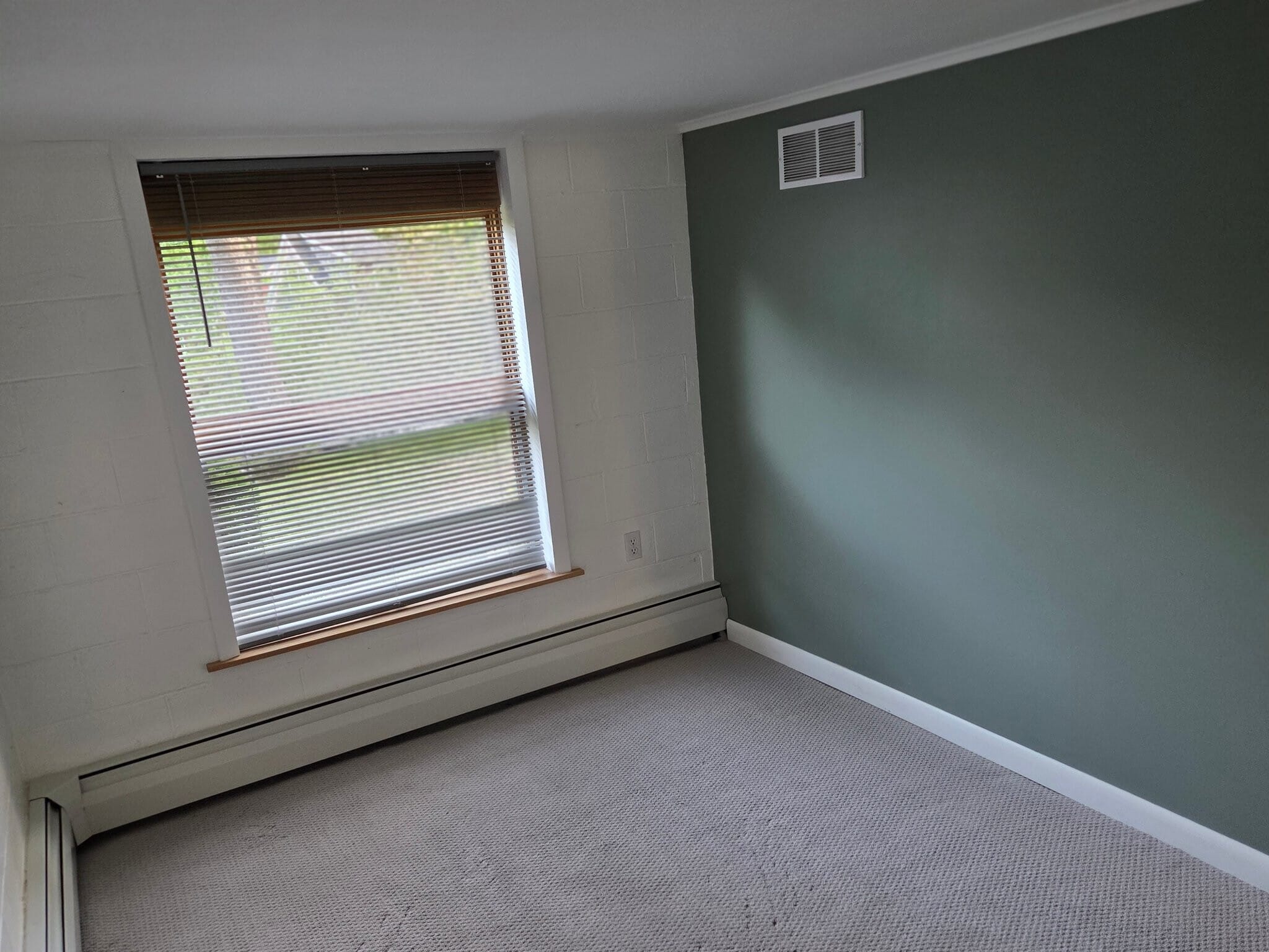 Building Photo - 11 Hoitt Dr