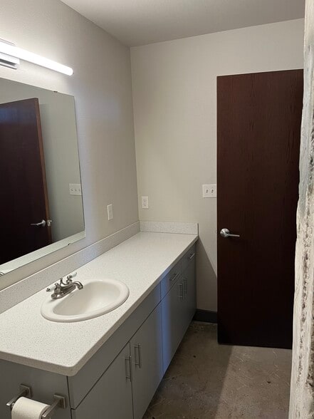 Bathroom - 2019 Montana Ave