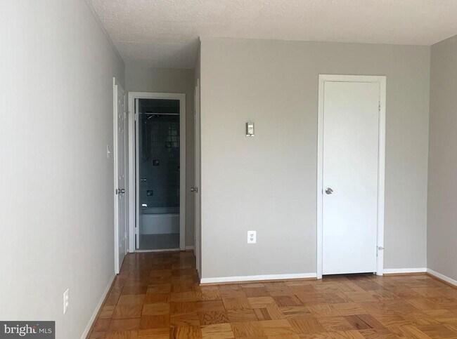 Building Photo - 5353 Columbia Pike