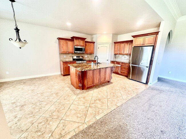Building Photo - Spacious 4 Bedroom Home in Quiet Cul-de-Sa...