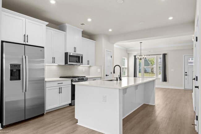 Building Photo - 2600 Elowen Ln