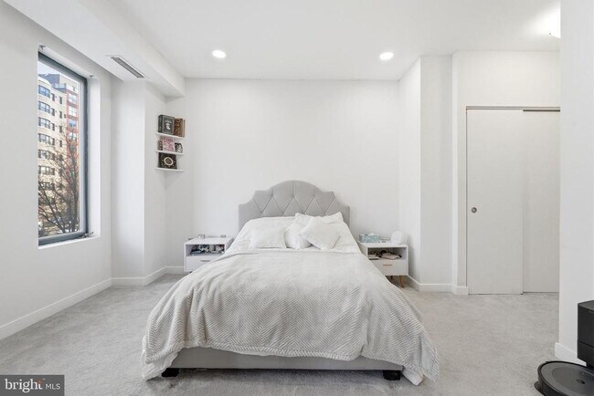 Building Photo - 955 26th St NW