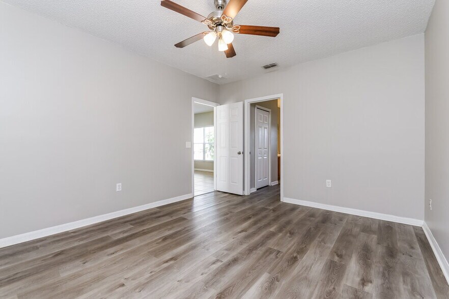 Building Photo - 1009 Dudley Dr