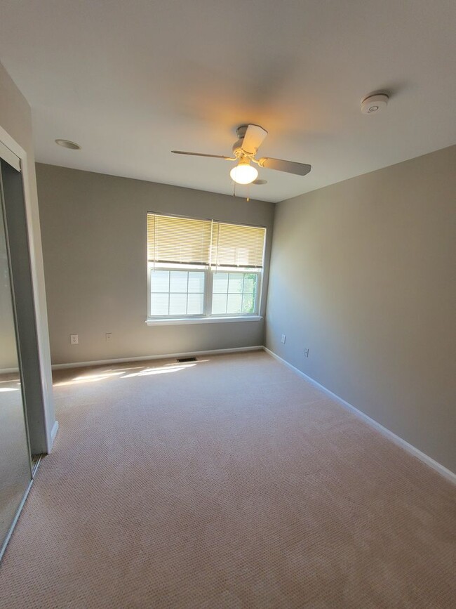 Building Photo - Waterfront! Spacious, updated, 4-bedroom &...