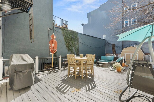 Building Photo - 603 1st St