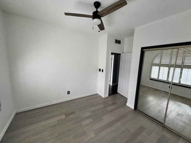 Building Photo - Charming Upscale Smart  2BR Townhome in El...