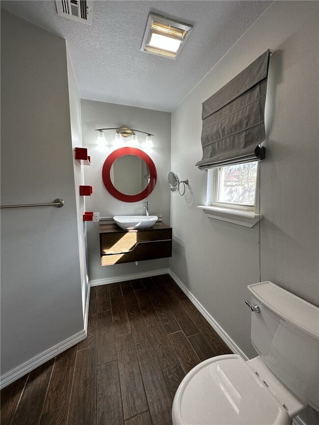 Building Photo - 1004 SE 4th St