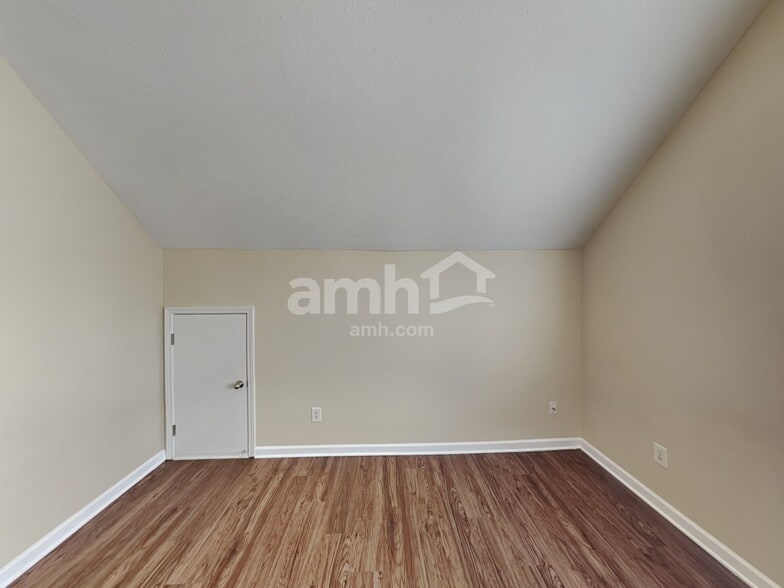 Building Photo - 256 Neal Ave