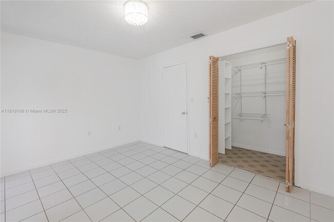 Building Photo - 1082 W 79th St