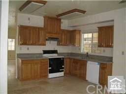 Building Photo - 313 Lampman Way