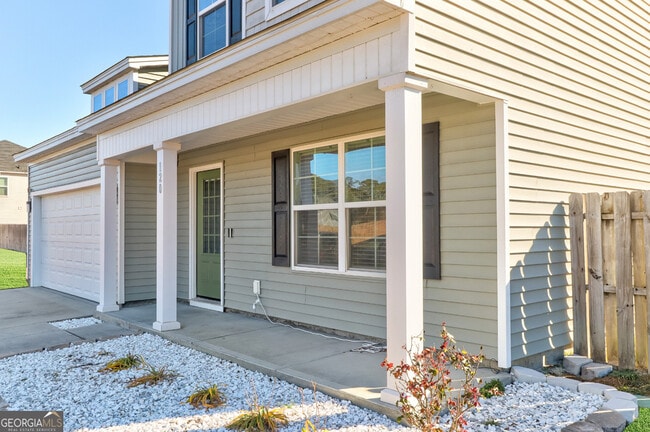 Building Photo - 120 Greenbriar Dr