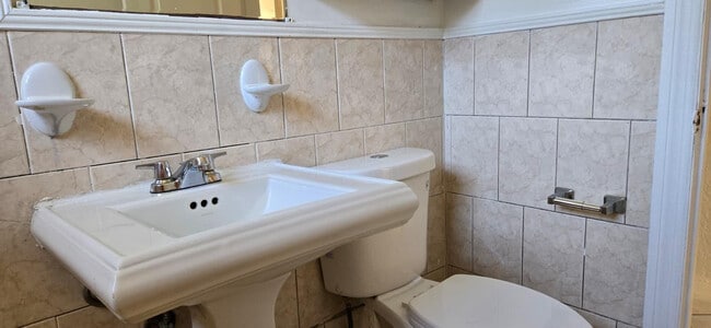 Building Photo - 112 Newton Rd