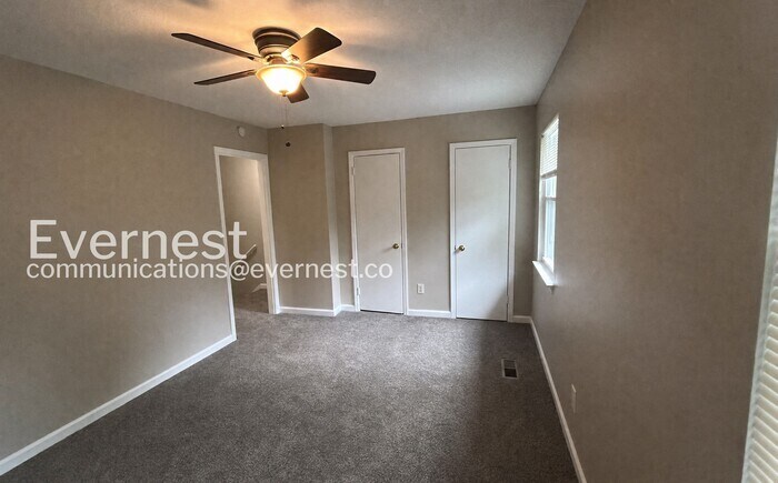 Building Photo - 2445 Hampstead Dr
