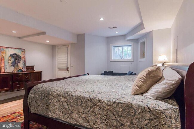 Building Photo - 42 Rhode Island Ave NW