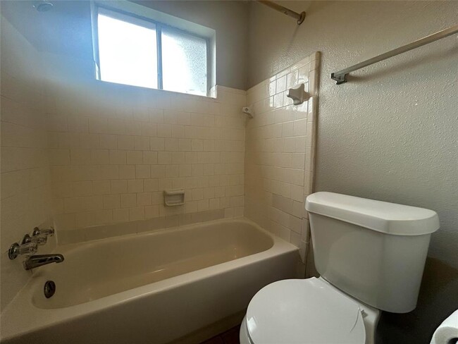 Building Photo - 410 Pickford Dr