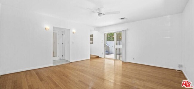 Building Photo - 1149 N Poinsettia Pl