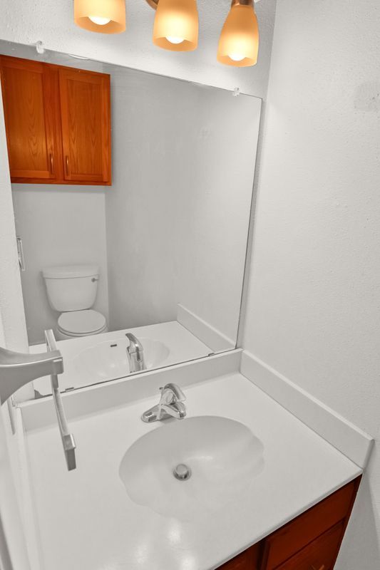 Building Photo - 12210 Apricot Dr
