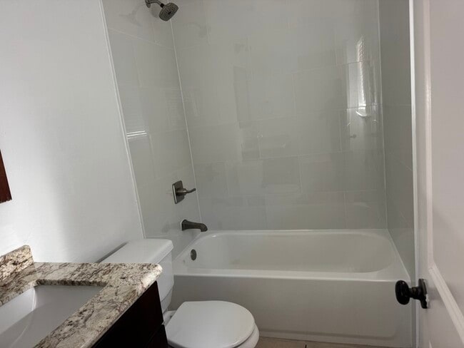 Building Photo - Beautiful 4/2 house in long Beach, MS