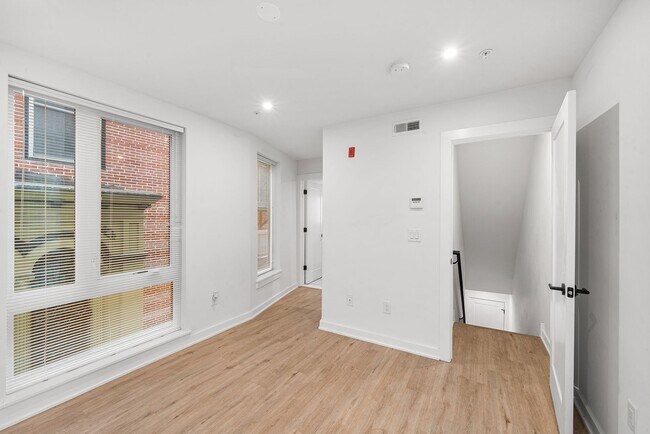 Building Photo - 933 N 29th St