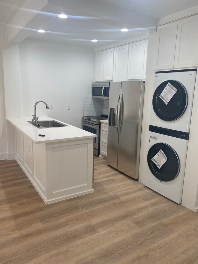 Building Photo - Marina Pointe One Bedroom Unit