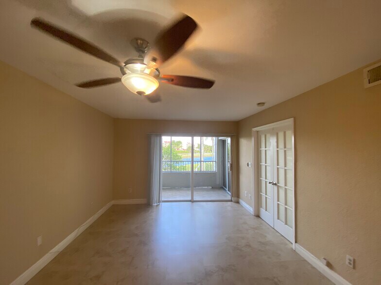 Building Photo - 2851 N Oakland Forest Dr