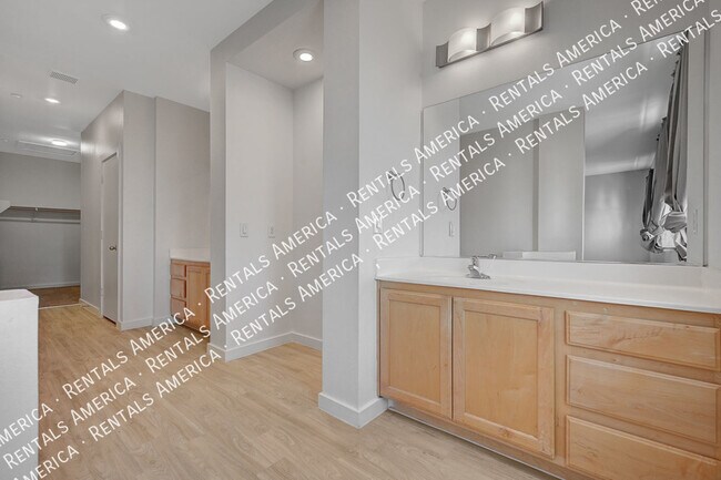 Building Photo - 165 Toasted Almond Ave