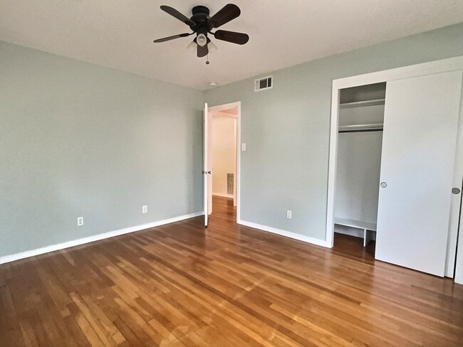 Building Photo - 635 Rockhill Dr