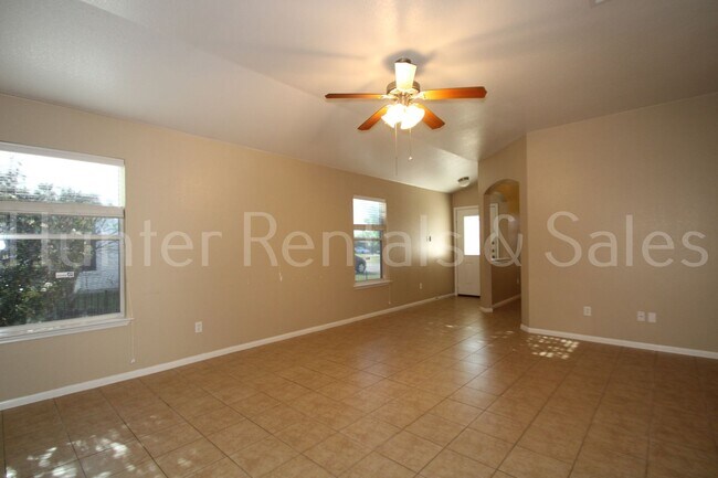 Building Photo - 505 Vega Ln