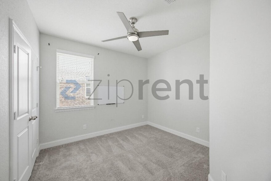 Building Photo - Unit