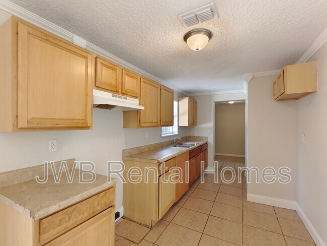Building Photo - 7557 Sharbeth Dr S