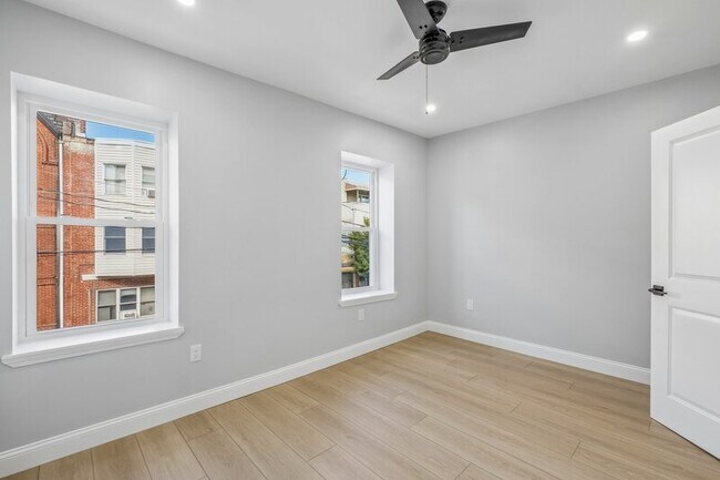 Building Photo - 617 S 8th St