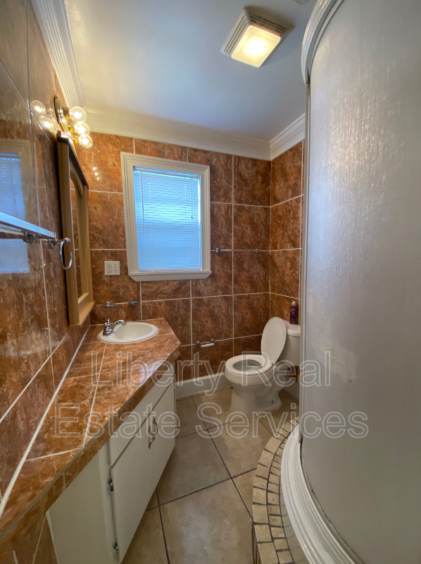 Building Photo - 137 Deerwood Ct