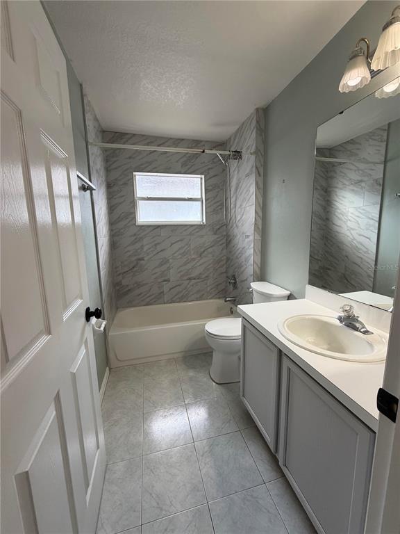 Building Photo - 13726 Meadowpark Ave