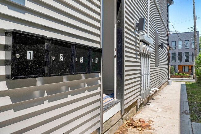 Building Photo - 2322 Scranton Rd