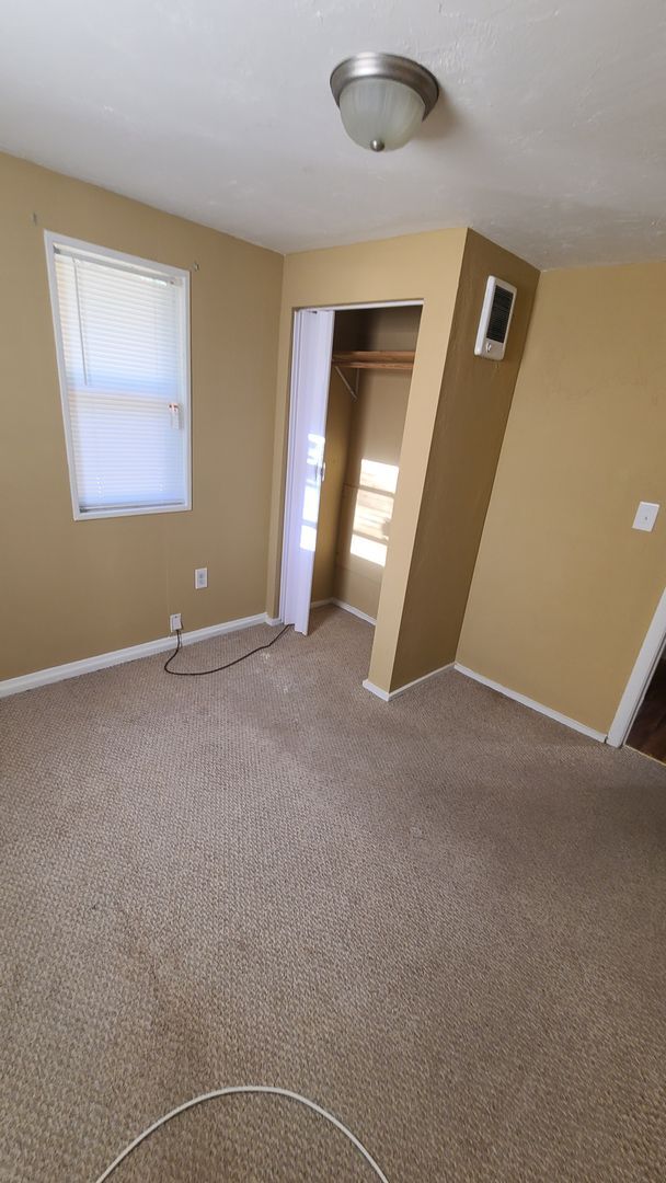 Building Photo - Adorable 2/1 move in ready!
