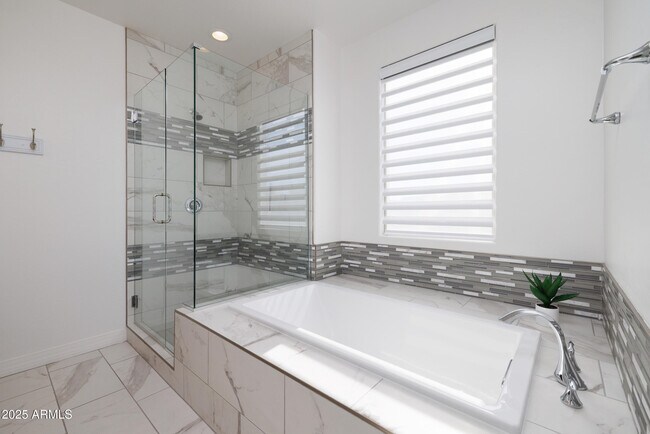 Building Photo - 7349 E Vista Bonita Dr