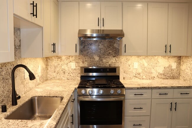 Building Photo - Single Family Close to Downtown Sunnyvale