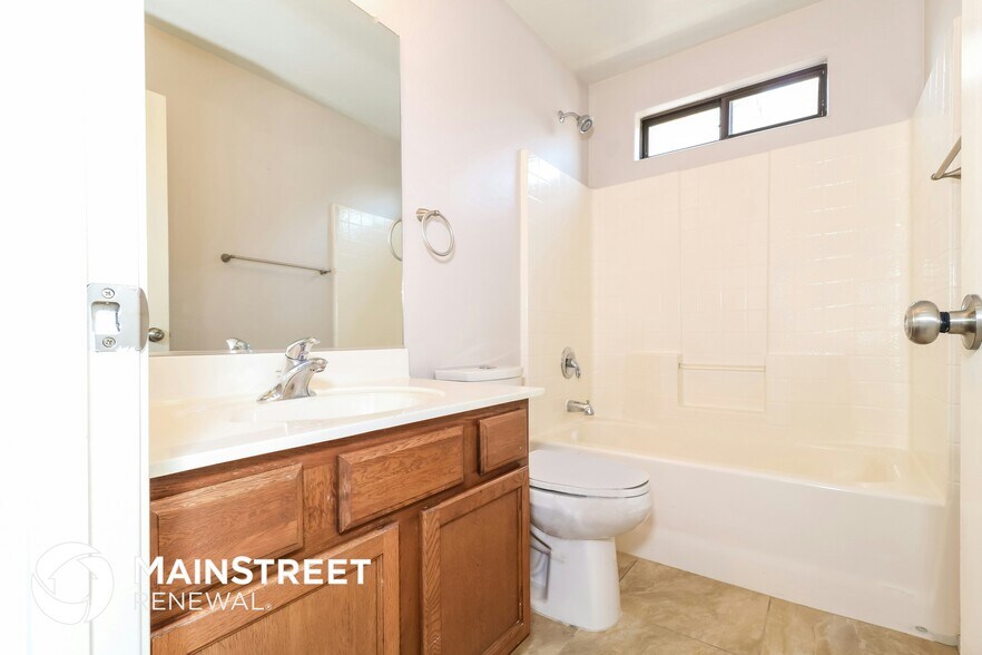 Building Photo - 2160 E Greenlee Ave